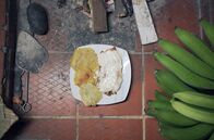 Stadt Land Kunst – Kräuter, Knoblauch und Kurkuma: In Salento zaubert Mary Sol aus einer frischen Regenbogenforelle ein leckeres Mittagessen.