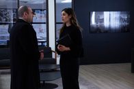 Suits – In Louis' (Rick Hoffmann) Leben läuft derzeit vieles nicht wie gewünscht. Auch seine Beziehung mit Tara (Carly Pope) hat Schattenseiten.