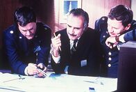 Bezaubernde Jeannie – Larry Hagman (Anthony "Tony" Nelson, li.), Bill Daily (Roger Healey, re.).