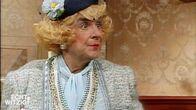 Echt witzig! – Harald Juhnke als Dame in einem "Harald und Eddi" Sketch.