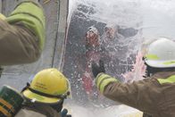 Mayday - Alarm im Cockpit – Feuerwehrleute rutschen aus dem Flugzeug.