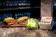 Nelson Müllers großer Burger-Check - Vegetarisch oder Fleisch? – Wir lieben Burger - aber muss es immer Fleisch sein? Nelson Müller vergleicht die beliebtesten Angebote nach Qualität, Gesundheit und Geschmack.