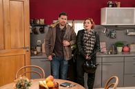 Die Fallers - Die SWR Schwarzwaldserie – Lissy (Elinor Eidt) braucht einen Rat von Andreas (Ralph Gassmann). Er lehnt ihre Idee aber rigoros ab.; SWR DIE FALLERS - DIE SWR SCHWARZWALDSERIE, FOLGE 1236, "Von Federn und Borsten" Uhr im SWR. Lissy (Elinor Eidt) braucht einen Rat von Andreas (Ralph Gassmann). Er lehnt ihre Idee aber rigoros ab.