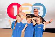 1, 2 oder 3 – Das Rateteam aus Schwabhausen/Deutschland mit Elton.