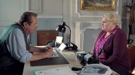Watzmann ermittelt – Benedikt Beissl (Andreas Giebel, l.) stellt Lena Heinemanns Mutter, Rosi Heinzmann (Angelika Sedlmeier, r.) zur Rede: weiss sie vom Diebstahl ihrer Tochter?