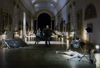 The Da Vinci Code - Sakrileg – Jacques Saunière (Jean-Pierre Marielle, r.), Chefkurator des Louvre, wird Opfer eines brutalen Mordes. Noch ahnen seine Enkelin Sophie (Audrey Tautou, l.) und der Wissenschaftler Dr. Robert Langdon (Tom Hanks, M.) nicht, dass er einem bahnbrechenden Geheimnis auf der Spur war ...