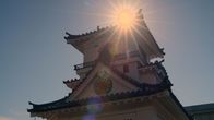 Traumzüge – Die zahlreichen buddhistischen Tempel, schintoistischen Schreine und historischen Burgen entlang der Bahnstrecke sind beliebte Ausflugsziele.