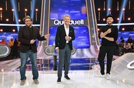 Quizduell - Olymp – Moderator Jörg Pilawa (M.) mit den Kandidaten des Teams "Songpoeten": Den Musikern Max Mutzke (l.) und Gregor Meyle (r.).