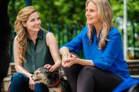 Countdown der Liebe – Countdown der Liebe Ein freundschaftlicher Austausch: Jen Lilley als Dr. Carly Monroe, Lindsay Wagner als Rita Gilbert. Copyright: SRF/Crown Media United States