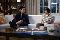 Fresh off the Boat – Eddie Huang (Hudson Yang, l.); Emery Huang (Forrest Wheeler, r.)