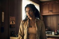 The Tourist - Irisches Blut – Kellnerin Luci (Shalom Brune-Franklin) trifft eine Entscheidung.
