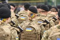 Ukraine - Krieg den Verrätern – Woman soldier. Woman in army. Ukrainian flag on military uniform. Ukraine troops.