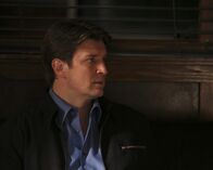 Castle – Nachdem ein Mann aus der Psychiatrie ausgebrochen und in Castles (Nathan Fillion) Büro schwer verletzt zusammengebrochen ist, macht Castle eine erstaunliche Entdeckung ...