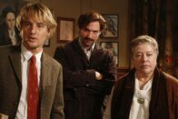 Midnight in Paris – Gil (Owen Wilson) trifft auf Ernest Hemingway (Corey Stoll) und Gertrude Stein (Kathy Bates)