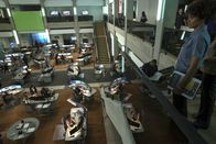 The Call - Leg nicht auf! – Jordan Turner (Halle Berry) zeigt den Auszubildenden ihren zukünftigen Arbeitsplatz: Das Call Center der Notrufzentrale.