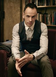Elementary – (6. Staffel) - Sherlock Holmes (Jonny Lee Miller) klärt Kriminalfälle auf eine höchst eigenwillige Art und Weise ...