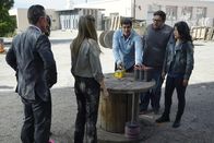 Scorpion – Sollen einen Reaktor in Tschernobyl reparieren, bevor eine neue Katastrophe passiert: Cabe (Robert Patrick, l.), Walter (Elyes Gabel, M.), Sylvester (Ari Stidham, 2.v.r.), Happy (Jadyn Wong, r.) und ihre Auftraggeberin Oksana Nastrova (Kathleen Munroe, 2.v.l.) ...
