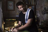 Im Rausch der Sterne – Der abgehalfterte Sternekoch Adam Jones (Bradley Cooper) will in London neu anfangen. Während seine Konkurrenten ihn längst abgeschrieben haben, strebt er selbst nach dem dritten Michelin-Stern ...