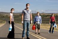 Carriers – v.l.), dessen Freundin Bobby (Piper Perabo, l.) und Dannys Schulfreundin Kate (Emily VanCamp, r.) ...