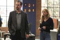 Navy CIS – Timothy McGee (Sean Murray, l.); Ellie Bishop (Emily Wickersham, r.)