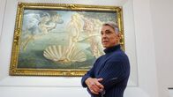 matinee: Magie der Museen – Vor Botticellis „Geburt der Venus“ in den Uffizien kommt Modeschöpfer Wolfgang Joop ins Schwelgen: Schönheit wie sie nicht tadelloser sein kann.