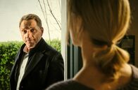 Tatort – Kim Tramell (Ursina Lardi) zu befragen macht Thorsten Lannert (Richy Müller) durchaus auch Vergnügen.