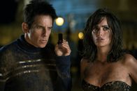 Zoolander No. 2 – Auf der Suche nach dem Promi-Mörder werden Derek (Ben Stiller, l.) und Valentina Valencia (Penélope Cruz, r.) immer wieder Steine in den Weg gelegt ...