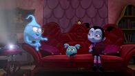 Vampirina – L-R: Demi, Buttons und Vampirina
