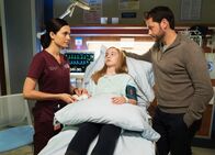 Chicago Med – Chicago Med Herzenssachen - Reunion Staffel 1, Episode 8 Die Ärztin glaubt dem Vater der Patientin nicht: Torrey DeVitto als Dr. Natalie Manning, Maisie Merlock als Michelle Joffe, Matthew Humphreys als Henry Joffe