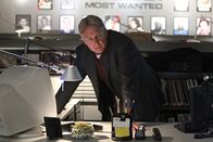 Navy CIS – Bei den Ermittlungen in einem neuen Fall, stoßen Gibbs (Mark Harmon) und sein Team auf eine betrügerische Wohltätigkeitsorganisation ...