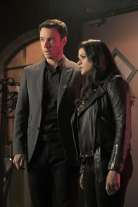 Charmed – Harry Greenwood (Rupert Evans, l.); Mel Vera (Melonie Diaz, r.)