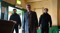 Kin – Frank Kinsella (Aidan Gillen, m.)