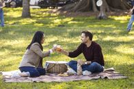 Sunny Nights – Joyce (Ra Chapman, l.); Martin (Will Forte, r.)