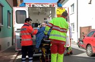 Die Unfallklinik – Eine Patientin wird in die Unfallklinik gebracht.