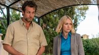 neoriginal: The Mallorca Files – Max (Julian Looman) und Miranda (Elen Rhys) werden gerufen, als ein Hund auf einem Weingut erschossen wird.