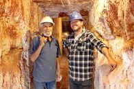Outback Opal Hunters - Edelsteinjagd in Australien – George and Yanni Aslamatzis underground mining in Coober Pedy, SA.