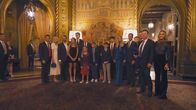 Die Akte Trump – Mit Donald Trump kommt ein Clan aus Familienmitgliedern, Freunden und Superreichen an die Macht.
