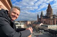 Back to the Roots – Tobias place to be in Mainz: Die Terrasse des Staatstheaters.