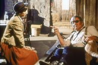 Der Marshal – Mattie Ross (Kim Darby) überredet Marshal Rooster Cogburn (John Wayne), mit ihr zusammen die Spur des Mörders ihres Vaters aufzunehmen.