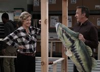 Last Man Standing – Vanessa Baxter (Nancy Travis, l.); Mike Baxter (Tim Allen, r.)