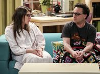 The Big Bang Theory – L-R: Amy Farrah Fowler (Mayim Bialik), Leonard Hofstadter (Johnny Galecki).