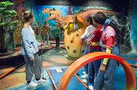 TanzAlarm – Volker überrascht die TanzAlarm Kids beim Minigolf spielen mit einer spektakulären "Hoppelhase Hans" Performance.
