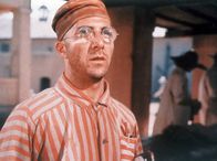 Papillon – Louis Dega (Dustin Hoffman) träumt von der Freiheit. Weiteres Bildmaterial finden Sie unter www.br-foto.de.