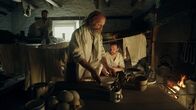 Die Schiffbrüchigen – Mit Willenskraft und Erfindungsreichtum macht die Crew der "Grafton" das Beste aus ihrer Lage.