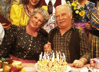 Peter Steiners Theaterstadl – L-R: Agath (Erna Wassmer), Alois (Peter Steiner)