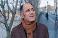 In Therapie – Philippe (Frédéric Pierrot) begibt sich nach seinem Gespräch mit Esther auf den Nachhauseweg.