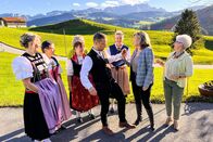 Landfrauenküche – Die Landfrauen mit Jan Fitze auf dem Hof von Erna Köfer in Schlatt (AI).
