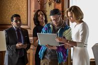 Long Shot – (v.l.n.r.) Tom (Ravi Patel); Maggie Millikan (June Diane Raphael); Fred Flarsky (Seth Rogen); Charlotte Field (Charlize Theron)