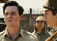 Unbroken – In Gefangenschaft: Jack O'Connell als Louie (M.), Miyavi als Watanabe (r.)