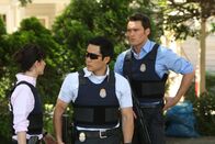 The Mentalist – Versuchen, einen neuen Fall zu lösen: Teresa (Robin Tunney, l.), Kimball (Tim Kang, M.) und Wayne (Owain Yeoman, r.) ...
